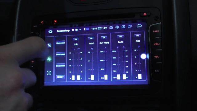 RENAULT DUSTER, заменим штатную магнитолу на ISUDAR! смотреть онлайн