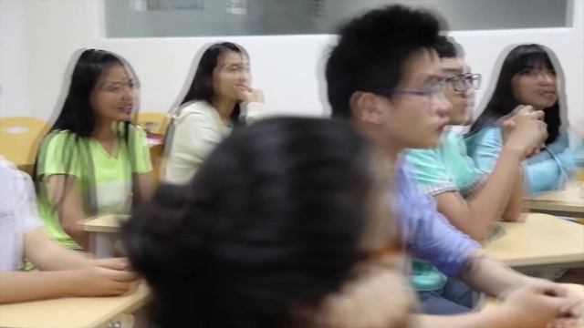 Потрясающая разработка "Обувь, которая сможет заряжать гаджеты при ходьбе." смотреть онлайн