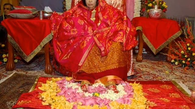 Maiyaa tere Charno Ki sahaj yoga bhajan смотреть онлайн