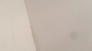 Ремонт квартиры своими руками.Шпаклюем правильно стыки обоев.Стыки  обоев не видно.