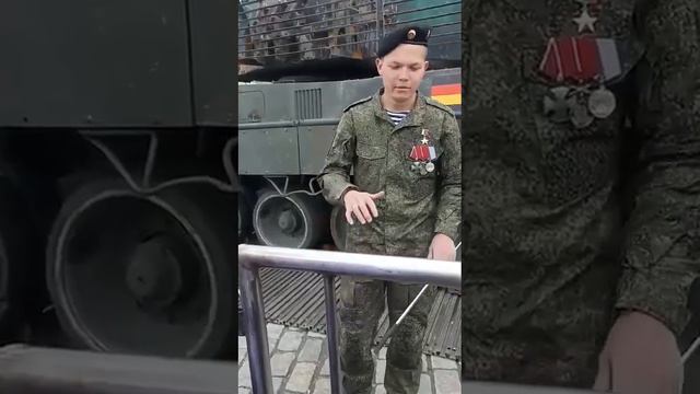 За что Героя дали? Я на компьютере бумажки печатал, потом в столовую перевели
