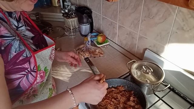 Поджарка из свинины? Новинки в магазине/ ...а душа по праздничку истомилась вся/ смотреть онлайн