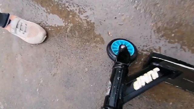 Нашли трюковой самакат в луже (г###а не отдаёт долги смотреть онлайн