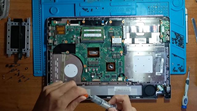 Ноутбук ASUS N56J Разбор и обслуживание смотреть онлайн