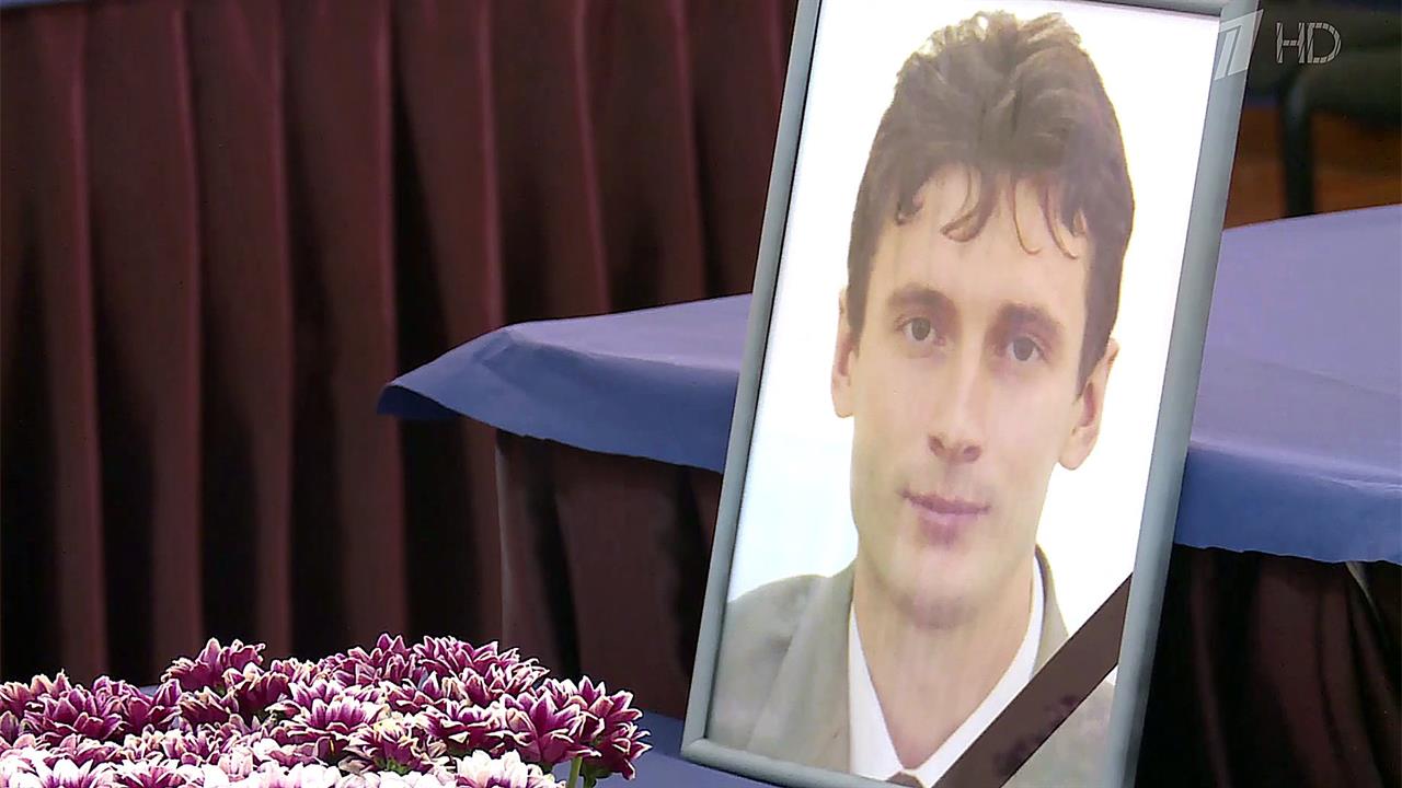 Сотни людей пришли проститься с сотрудниками Ядерн...центра, которые погибли в Архангельской области