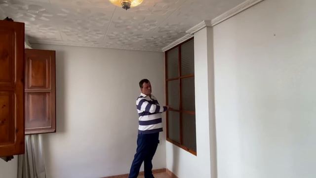Огромная квартира, недвижимость Испании в Сагунто. ПЯТЬ КОМНАТ!! На центральной улице рядом море