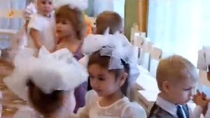 Осенний утренник Танец "Приседай" 2 младшая группа