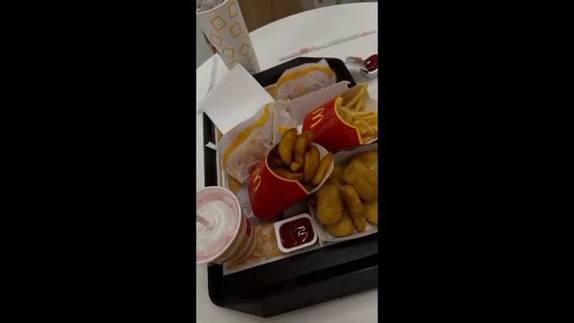 интересно может я чей то идеал🤔 смотреть онлайн