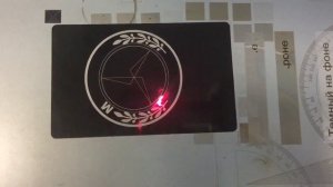 Лазерная гравировка логотипа mercedes на волоконном гравере, таблички (шильда)