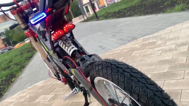 CUSTOMIZED 20KW SUR-RON LIGHT BEE X EBIKE REVIEW [english subtitles] // ОБЗОР НА ЭЛЕКТРОБАЙК 20КВТ