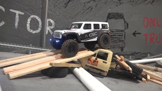 Лучший за свои деньги? ... Тест JEEP WRANGLER Axial SCX24 смотреть онлайн