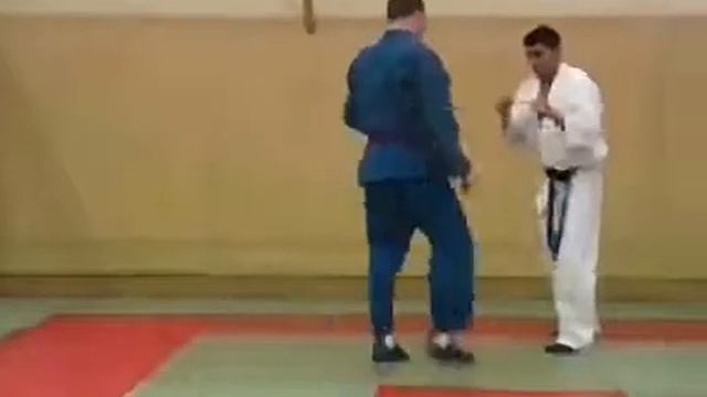 Рукопашный бой в КГБ - ФСБ. Том 2. Спецподготовка. Освобождение от захватов 3