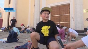 Дети рисуют на асфальте. 1 июня. Рисование. Дети. День защиты детей.