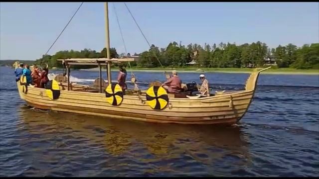 Понтонные катера Маринпласт. Самоходные пассажирские понтоны, катамараны. Pontoon passenger boat смотреть онлайн