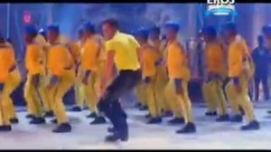 Салман Кхан танцует под песню "Мама я влюбился"