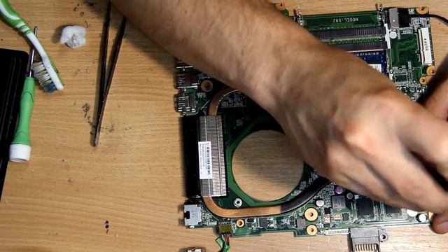 Ноутбук HP Pavilion g6-2166sr. Часть 2. Не включается. смотреть онлайн