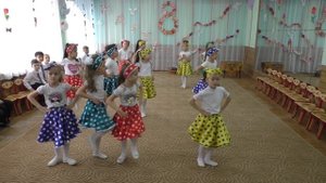 Танец на 8 марта. Подготовительная группа МБДОУ № 276 г.Ростов-на-Дону