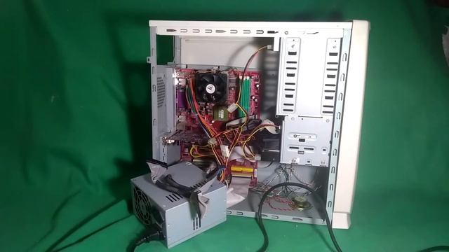 ТЕХНОПЕТТИНГ #4 | Жесткий диск щелкает и виснет, что делать ЛЁГКИЙ РЕМОНТ смотреть онлайн