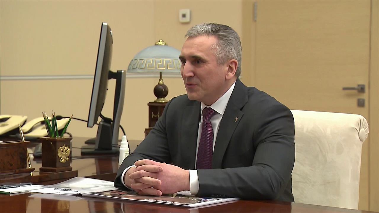 Развитие Тюменской области президент обсудил на встрече с губернатором Александром Моором