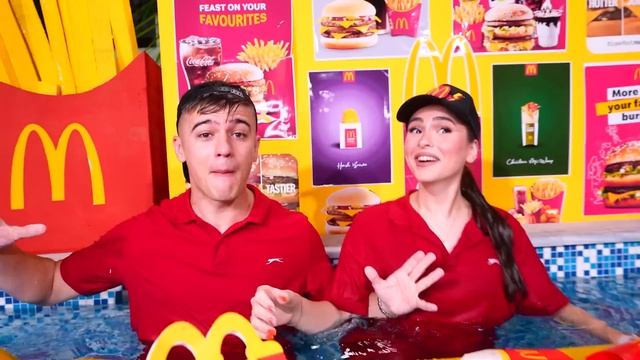 КТО ПОСЛЕДНИЙ ПОКИНЕТ НАПОЛНЯЮЩИЙСЯ БАССЕЙН смотреть онлайн