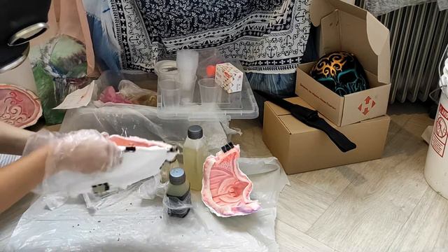 Creating mask.Begin pouring liquid plastic mask./ Заливка пластиком. смотреть онлайн