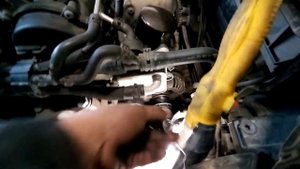 Как снять генератор на Skoda yeti