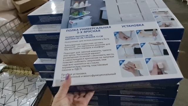 Магазин СВЕТОФОР.Сколько всего интересного.Люди разбирают новинки.Отличные товары по низкой цене