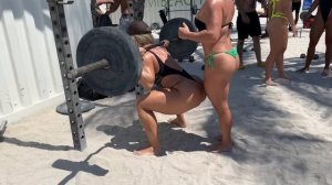 BRASILEIRAS PARAM MIAMI BEACH | VIVI WINKLER DE BIQUÍNI NA PRAIA COM AMIGAS