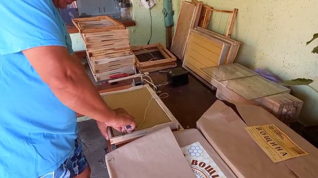Тестирование вощины от разных производителей.