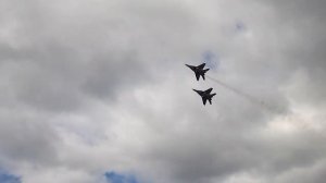 Авиашоу и "Соколы России" Миг-29 и Су-27