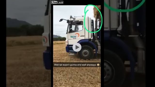 LiveLeak Lazy driver didn't want to make 2 trips, paid the price...