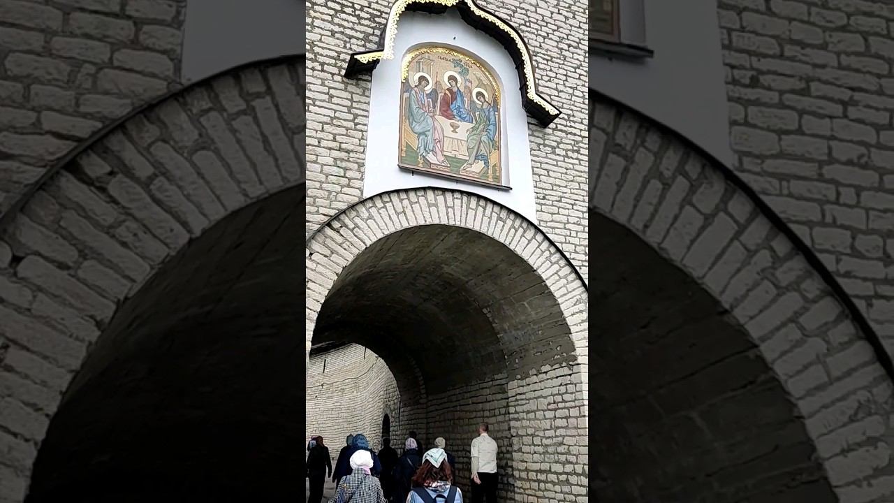 Псковский кремль. Довмонтов город с фундаментами храмов и гражданских зданий. #tataanriпитер #псков