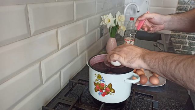 Красим яйца в каркаде. Получились как настоящие камни. Что нужно сделать чтобы 💯% получилось! смотреть онлайн