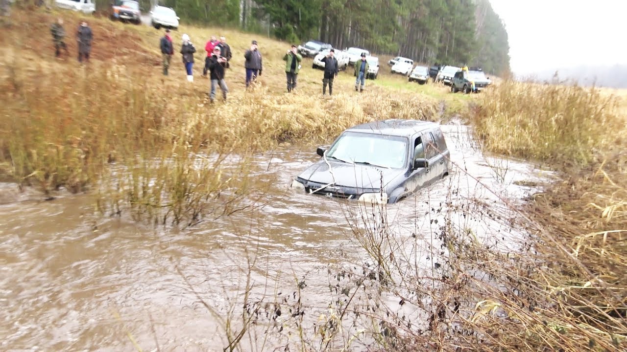 Хонда амфибия. Гидроудар?! Большая вода! Бездорожье, оффроад грязь, утопили паркетник кроссовер