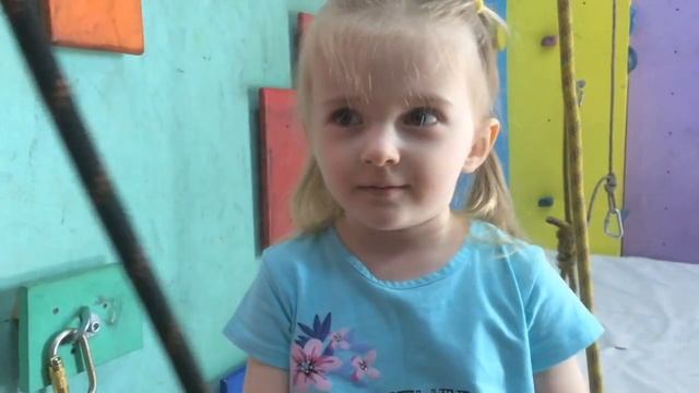 Малыши-скалолазы: Вова, Сёма, Анечка, Есения – Скалолазание для детей 2 7 лет, «ХочуЛазать»