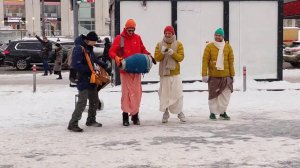 Харе Рама Харе Рама, Рама Рама Харе Харе, Харе Кришна Харе Кришна, Кришна Кришна Харе Харе.