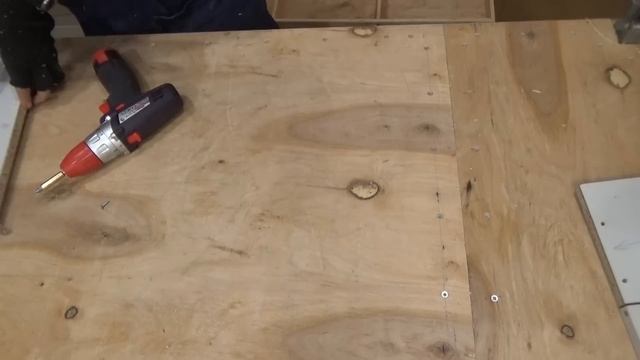 Равнолежачая петля с доводкой для радиусного фасада смотреть онлайн