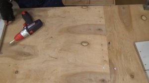 Равнолежачая петля с доводкой для радиусного фасада