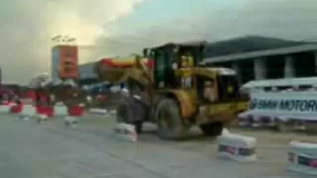 трактор-акробат смотреть онлайн