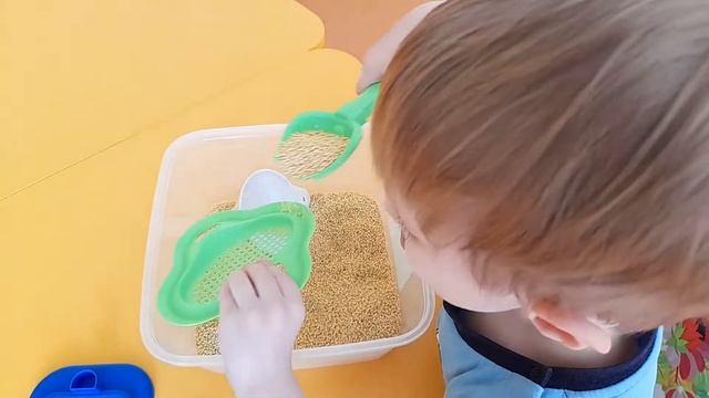 Использование сенсорных коробочек в работе с детьми раннего возраста.