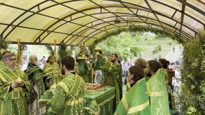 Жители Святого Белогорья встретили праздник Святой Троицы