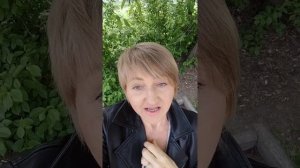 Я ЧЕТЫРЕЖДЫ ДОЛЖНИК
синих, серых, КАРИХ, ЧЕРНЫХ
Р Киплинг 1886г
перевод К Симонов
исп А Петров