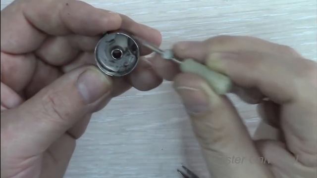 Почему нитка запутывается в шпульном колпачке. Видео № 388. смотреть онлайн