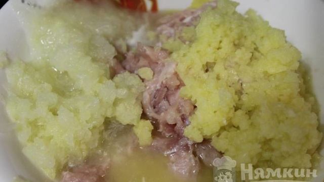 Бюджетные котлеты из фарша и картофеля на сковороде