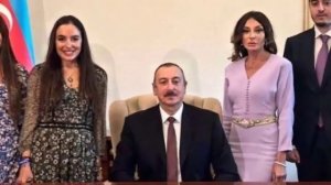 Семья Алиевых в кабинете нового президента Азербайджана