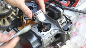 Не заводится китайская мотокоса. Диагностика и ремонт. Замена поршня и головы.