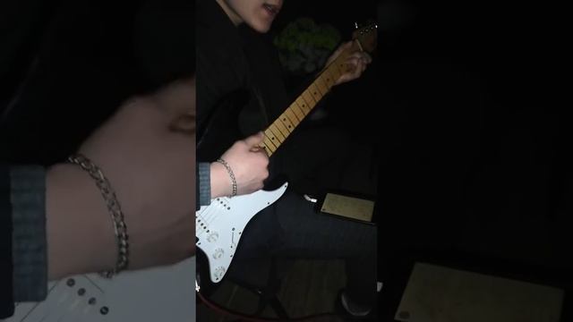 Молодой пацан поёт "Дни и ночи я скучаю" смотреть онлайн