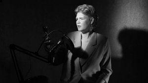 СТИХИ ОЛЕГА КАРЕВА
ЧИТАЕТ ИЗРАНОВА ОЛЬГА