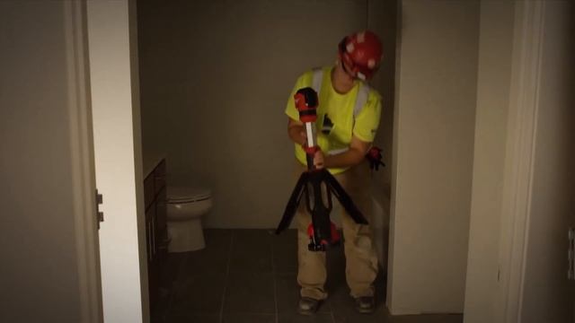 Milwaukee® M12™ LED Stand Light смотреть онлайн