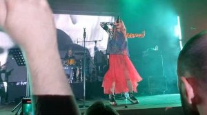 Линда "Трещины". Ростов-на-Дону. Крыша Галереи Астор 02.07.2022.